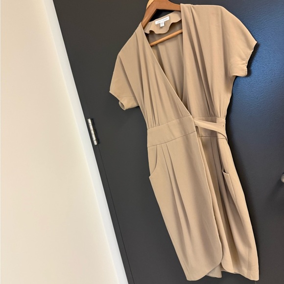 Judith and Charles size 0 wrap dress- fits closer to a 2-4 for tighter fit GUC - Picture 3 of 13